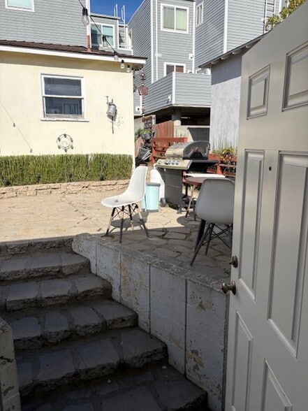 Building Photo - 1301 Manhattan Beach Blvd