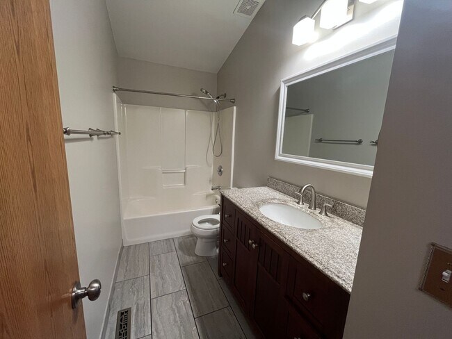 Building Photo - Beautifully Updated 4-Bed Home in Prime NW...