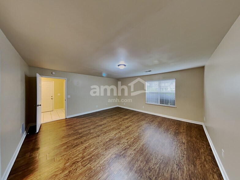 Building Photo - 6028 Woodcreek Dr