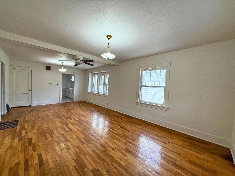 Building Photo - 904 E Ash St