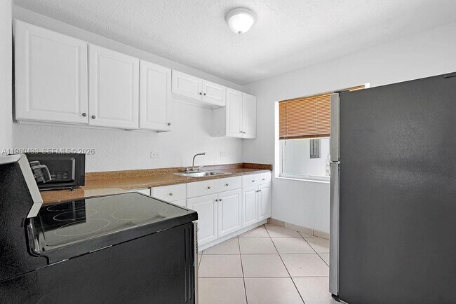 Building Photo - 2415 Pierce St