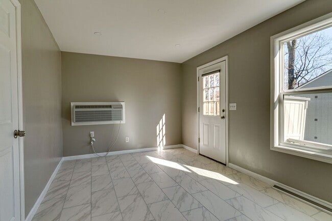 Building Photo - Spacious 4 Bed/ 3.5 Bath Home in Madison w Detached Office and Full Bath, 2 Car Garage, 1/2 acres...