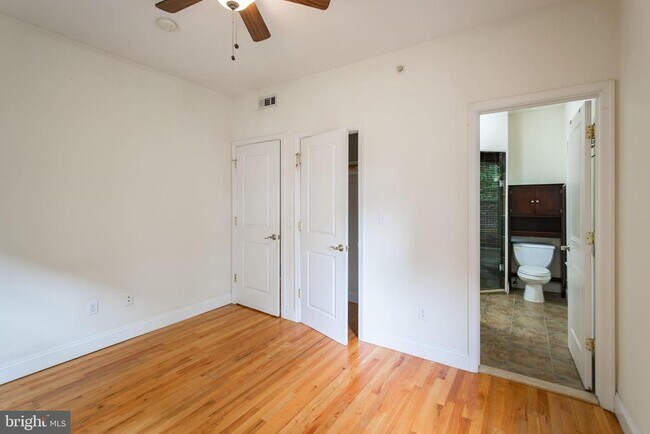Building Photo - 1538 Christian St