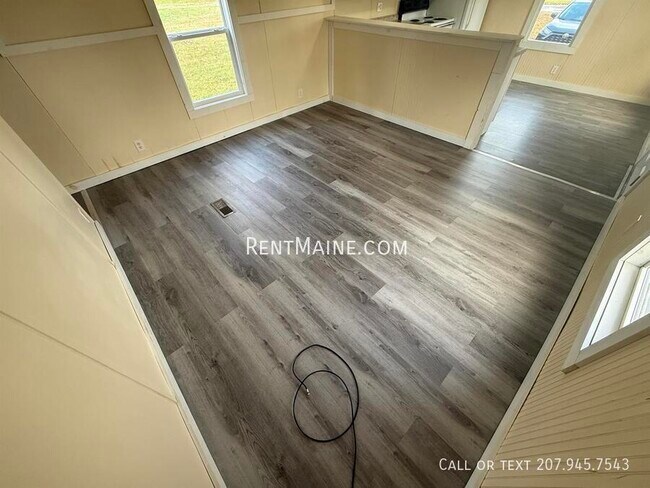 Building Photo - 8 Hall Dr