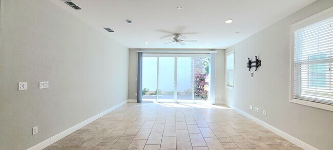 Building Photo - Beautifull Single Family Home in Folsom w/ Solar, Tankless Water Heater, Pool Access, Bonus Room ...