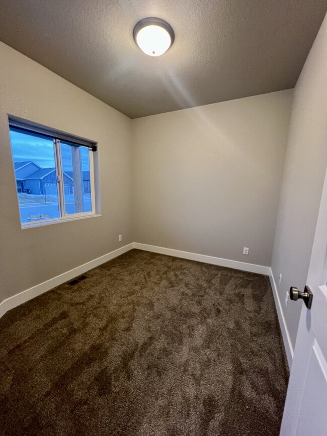 Building Photo - 3 Bedroom New Build Available Now!