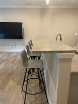 Building Photo - 1916 Young Rd SE