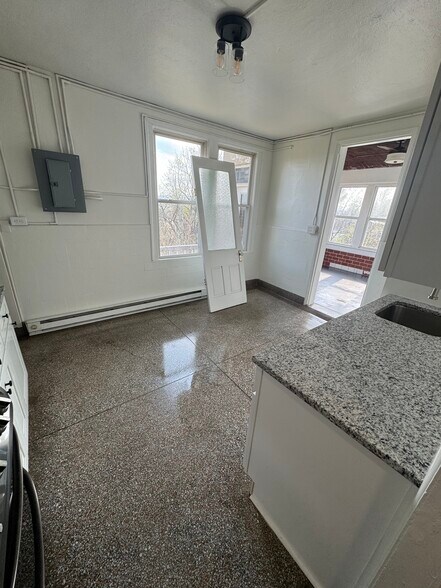 Building Photo - 608 S 24th St