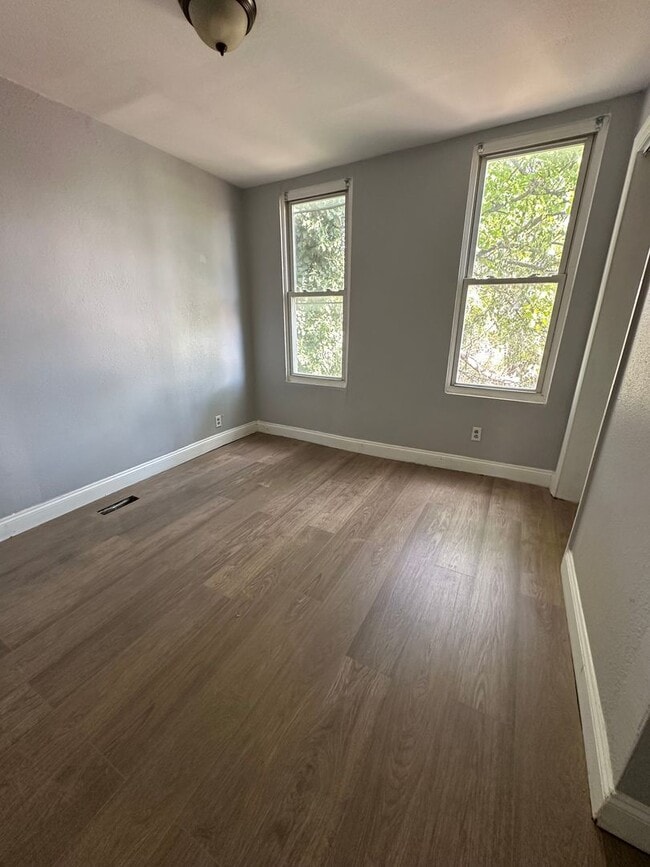 Building Photo - 4BR House Available for Rent!