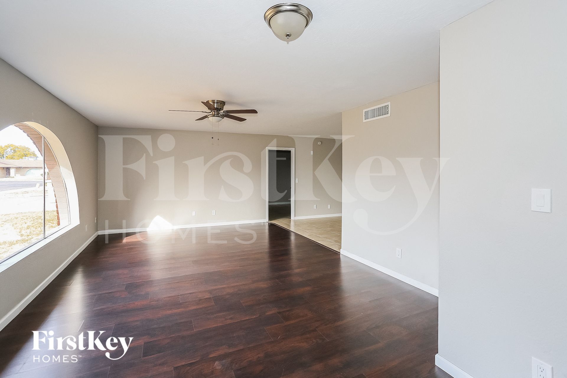 Building Photo - 8427 N 47th Dr