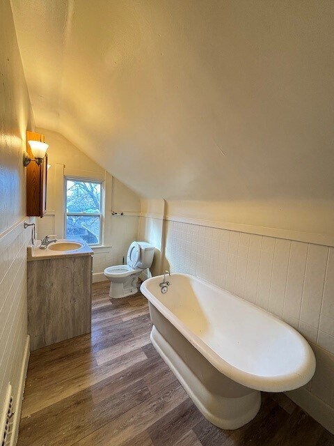 Building Photo - 330 E Lake St