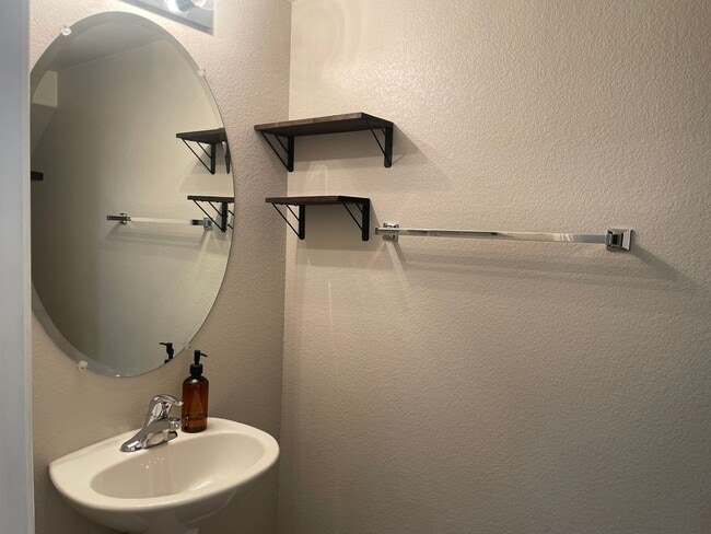 Building Photo - 2359 Koho Dr