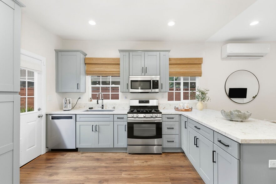 Building Photo - 3136 Grape St