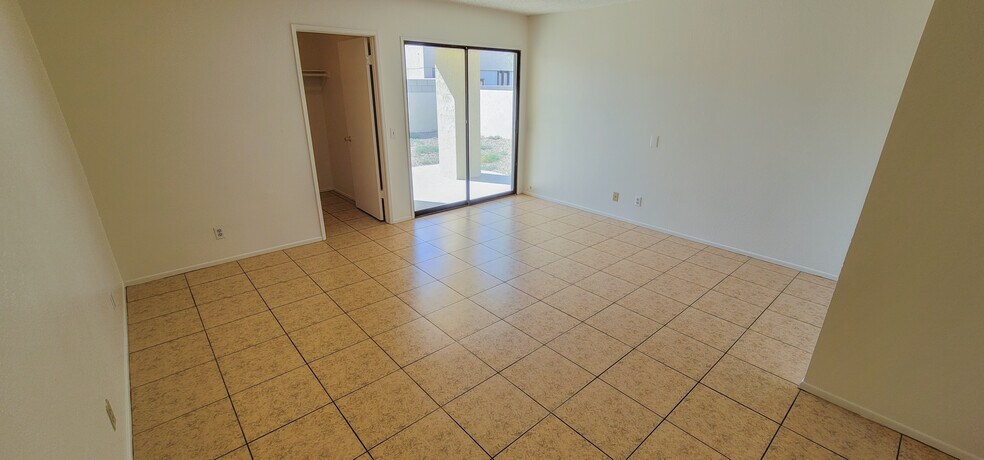 Building Photo - 33425 Wishing Well Trl