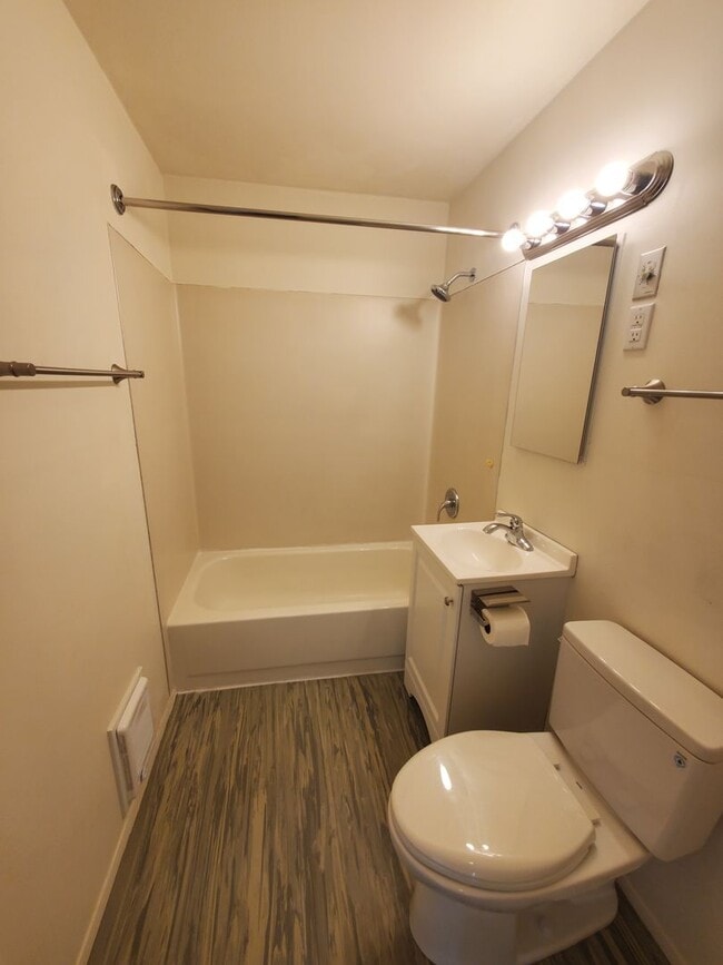Building Photo - Welcome to Your Lynnwood Retreat!