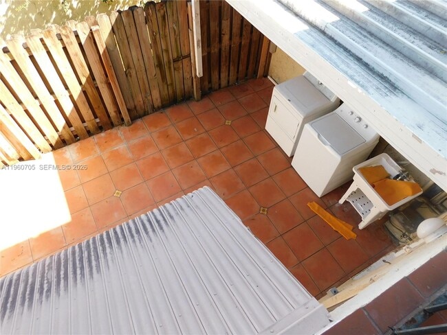 Building Photo - 14211 Kendale Lakes Cir