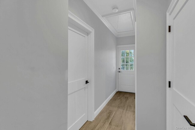 Building Photo - 156 W Broadway