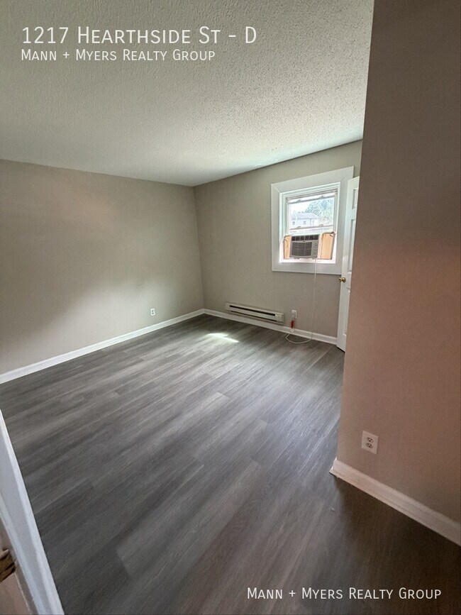 Building Photo - 1217 Hearthside St