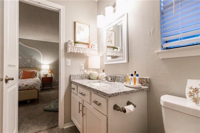 Building Photo - 1960 Wilkins Pl