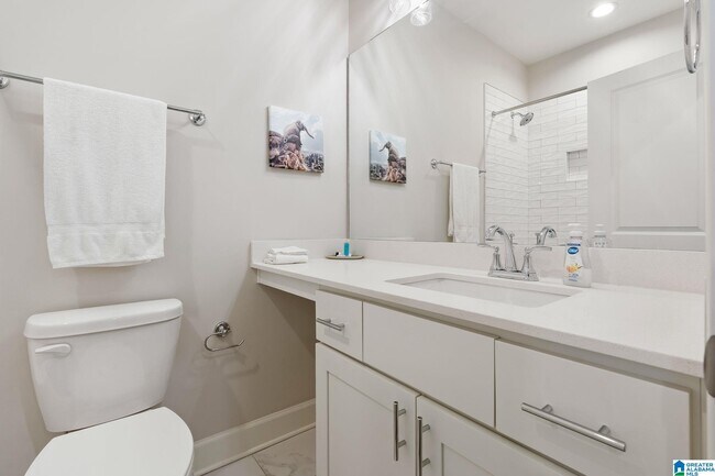 Building Photo - 829 21st Ave E