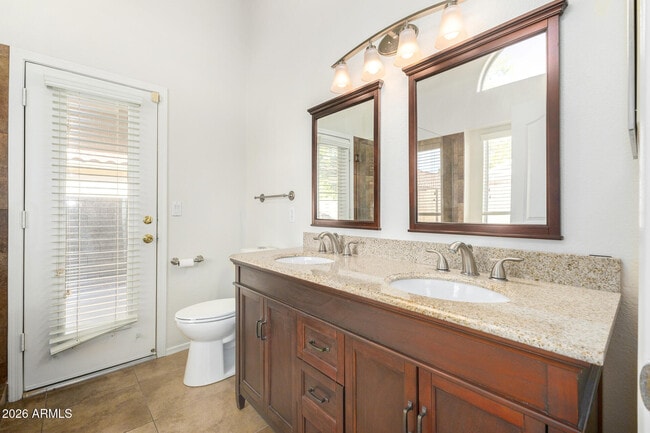 Building Photo - 1180 W Jeanine Dr