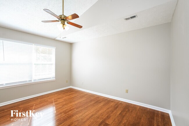 Building Photo - 6753 Long Run Dr