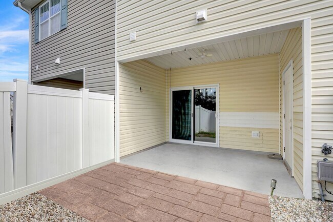 Building Photo - 502 Oyster Rock Ln