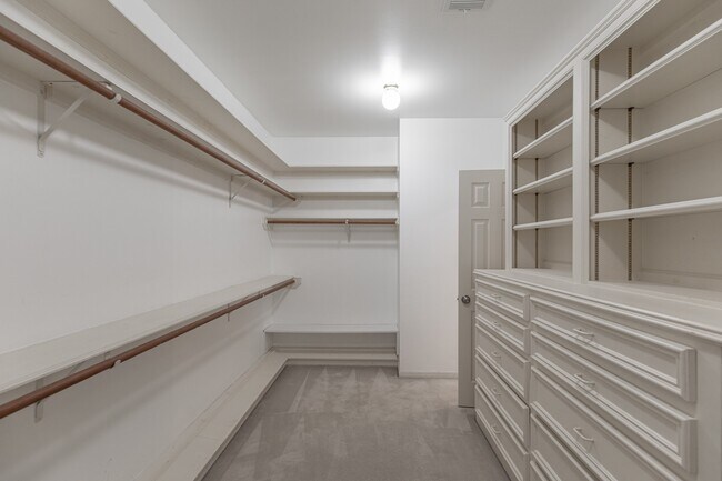 Building Photo - 4418 Jane St