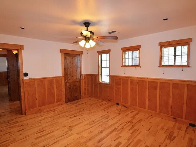 Building Photo - Your Dream Home Awaits! Available in June!