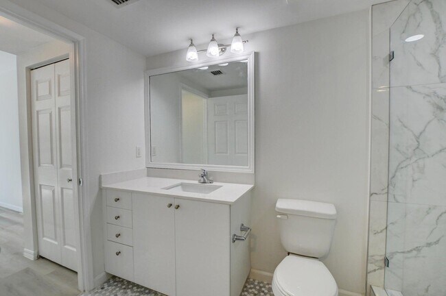 Building Photo - 700 E Boynton Beach Blvd