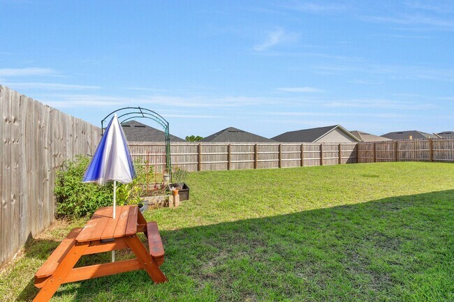 Building Photo - 4 BEDROOMS IN GULF BREEZE!!