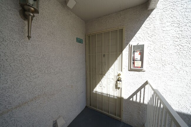 Building Photo - Showings Available NOW