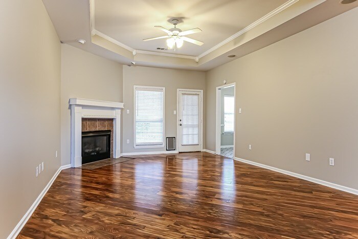 Building Photo - 2318 Redwood Dr