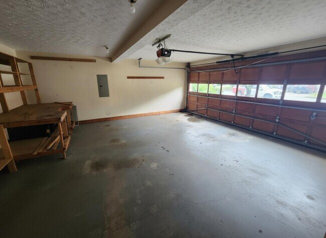 Building Photo - 3020 Oak Meadow Dr