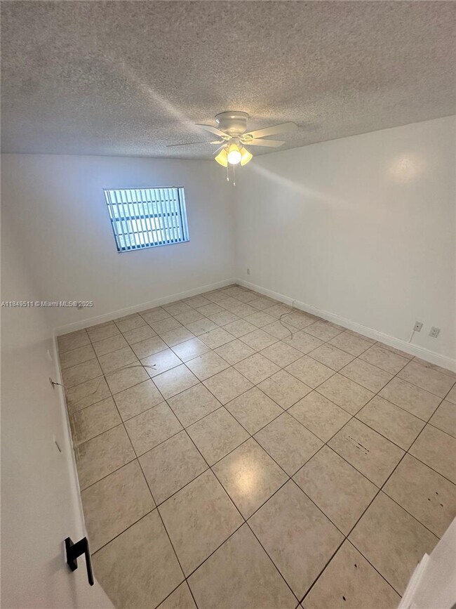 Building Photo - 1130 W 37th St