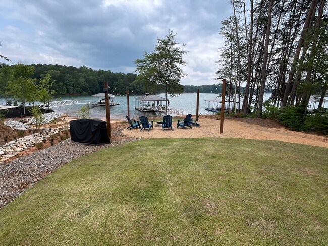 Building Photo - 335 McAlister Rd