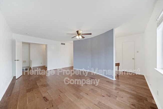 Building Photo - 10958 Crown Pk Ln