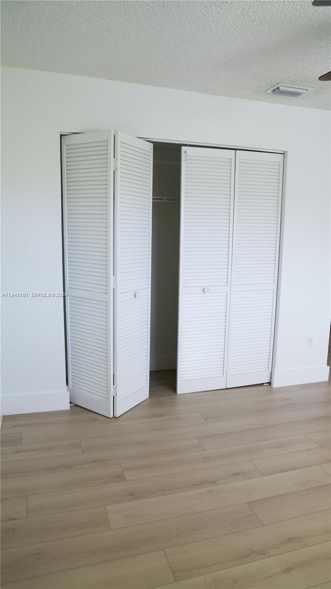 Building Photo - 9023 SW 113th Pl Cir W