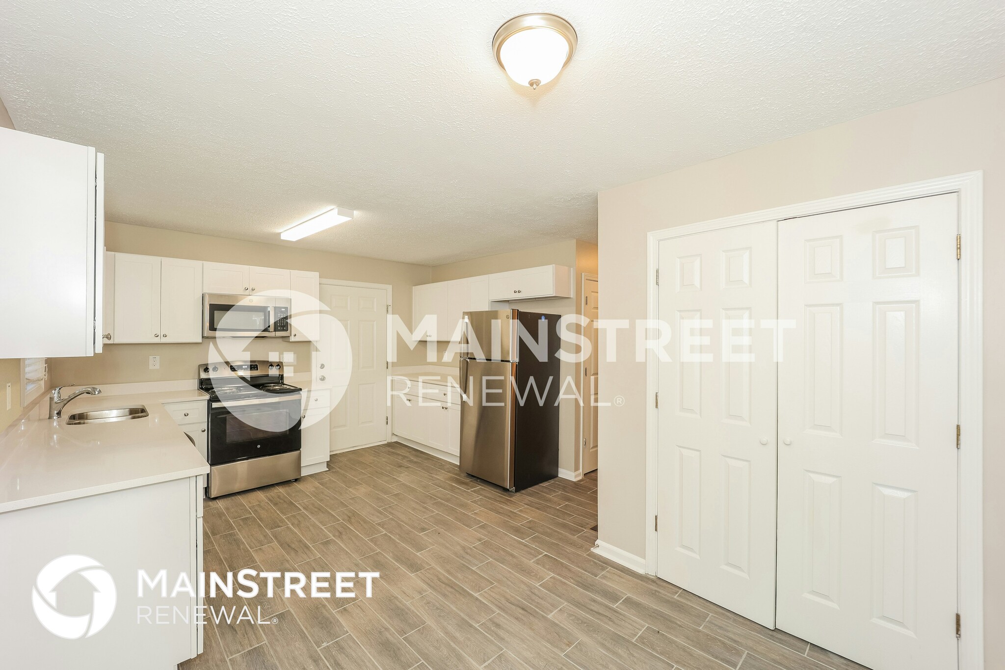 Building Photo - 5151 Hilltop Dr