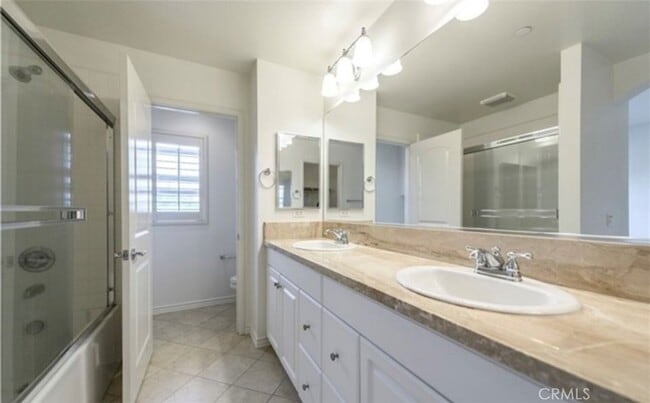 Building Photo - 31 Quartet-