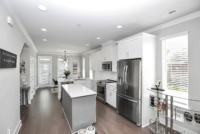 Building Photo - End Unit in SOUTH END