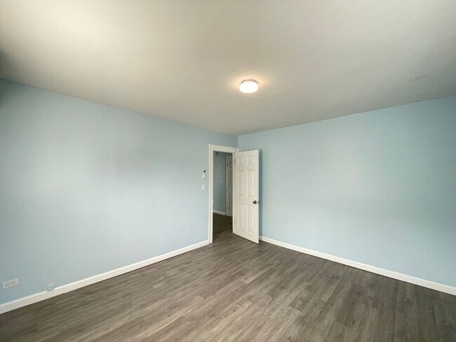 Building Photo - 9 Oak St