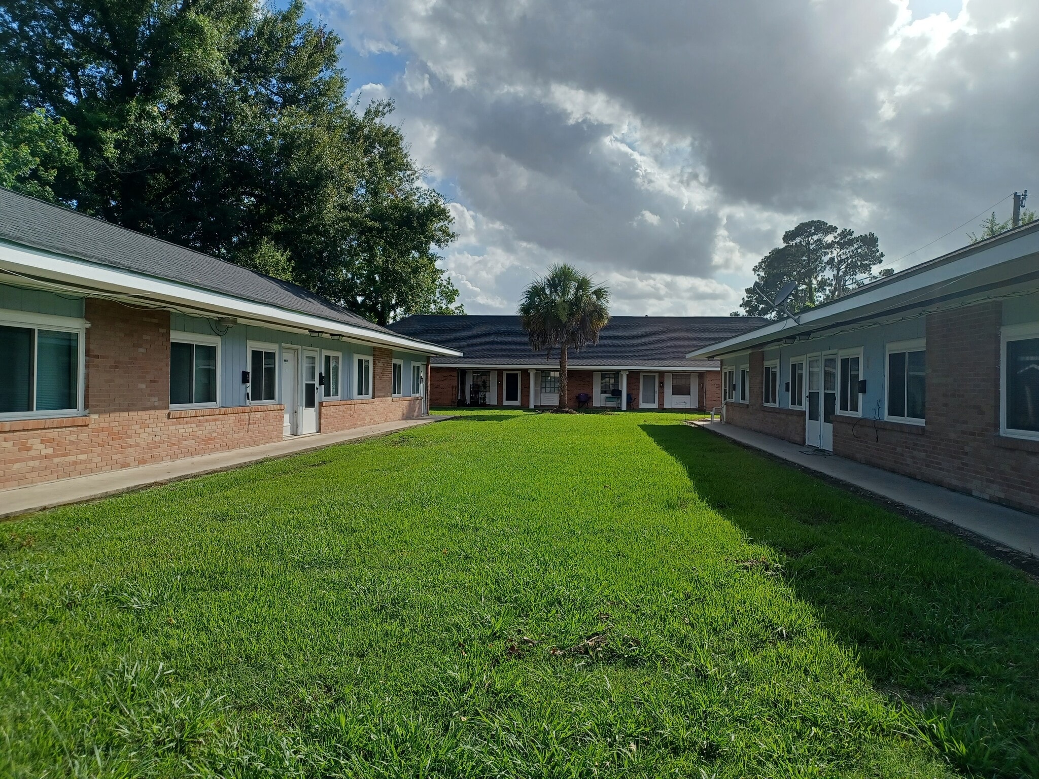 Building Photo - 1719 Oakley Ct