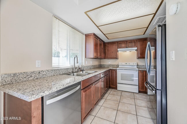 Building Photo - 7725 E Rovey Ave