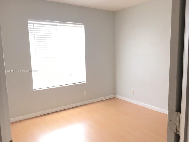 Building Photo - 743 SW 190th Ave
