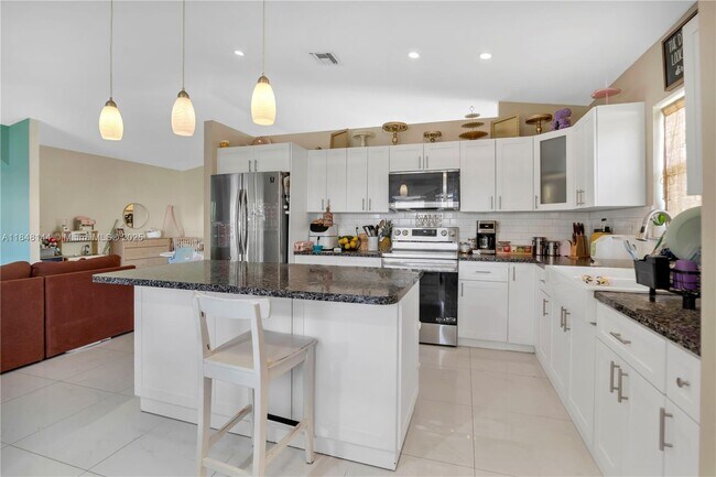 Building Photo - 13949 SW 155th Ct
