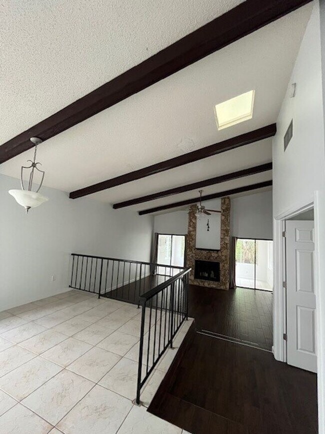 Building Photo - ***4 Bed 3.5 Bath in Tuscawilla!***