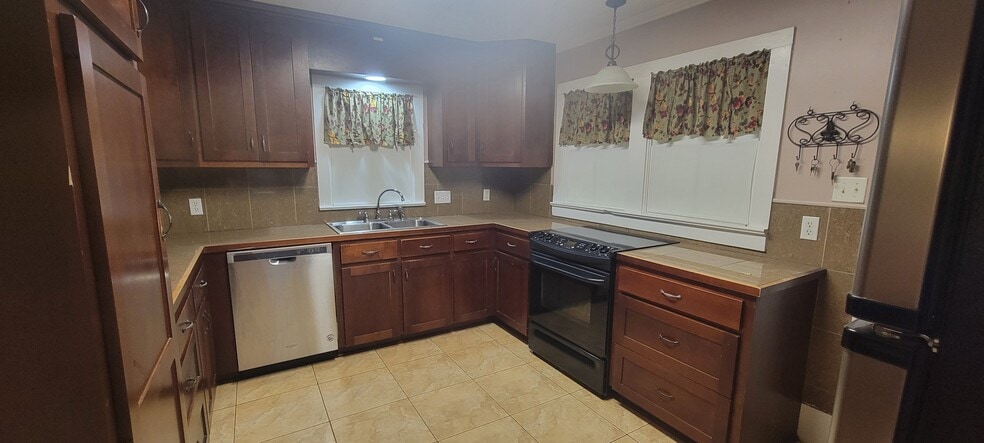 Kitchen - 708 Vincent St