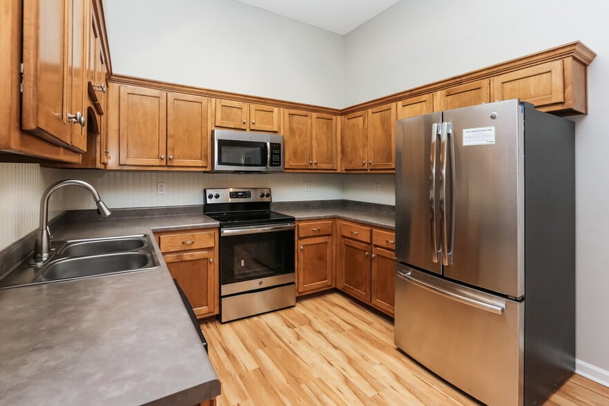 Building Photo - 7135 Maple Grove Rd