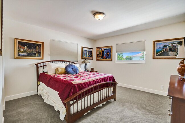 Building Photo - 683 Pelican Way